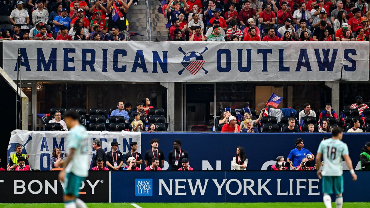 美国球迷巨幅看台海报背后的世界杯故事